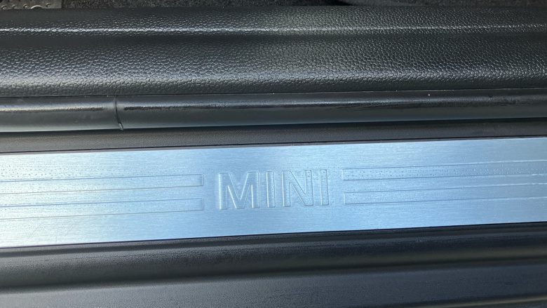 MINI Hatchback 1.5 Cooper Classic Premium 5dr Auto Petrol Hatchback